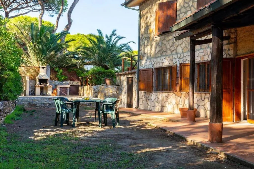 Villa Torre Saline sotto pineta sul mare della Giannella Albinia