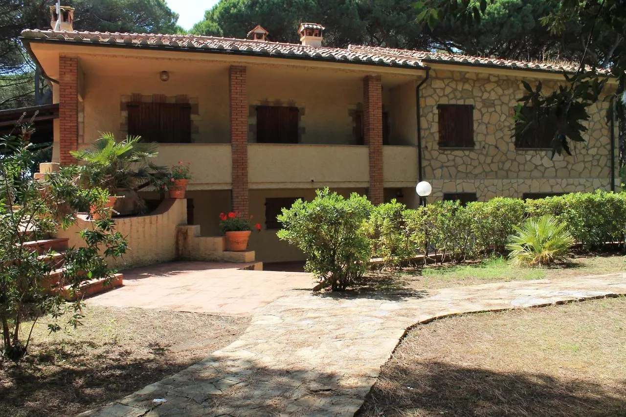 Villa Torre Saline sotto pineta sul mare della Giannella Albinia