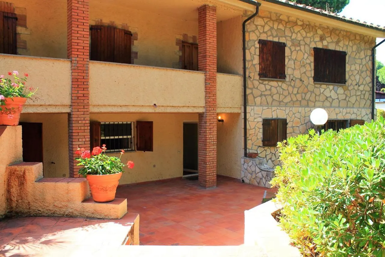 Villa Torre Saline sotto pineta sul mare della Giannella Albinia